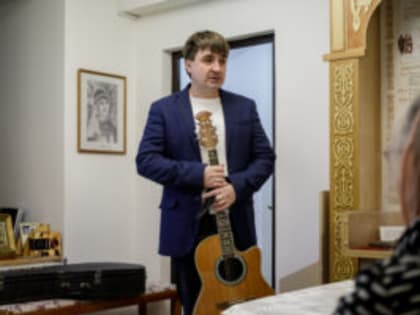 «Под покровом ангела-хранителя города»: мастер-класс «Белый цветок – символ милосердия» и концерт Эдуарда Шакурова проведены в центре «Царский» в Екатерининские дни