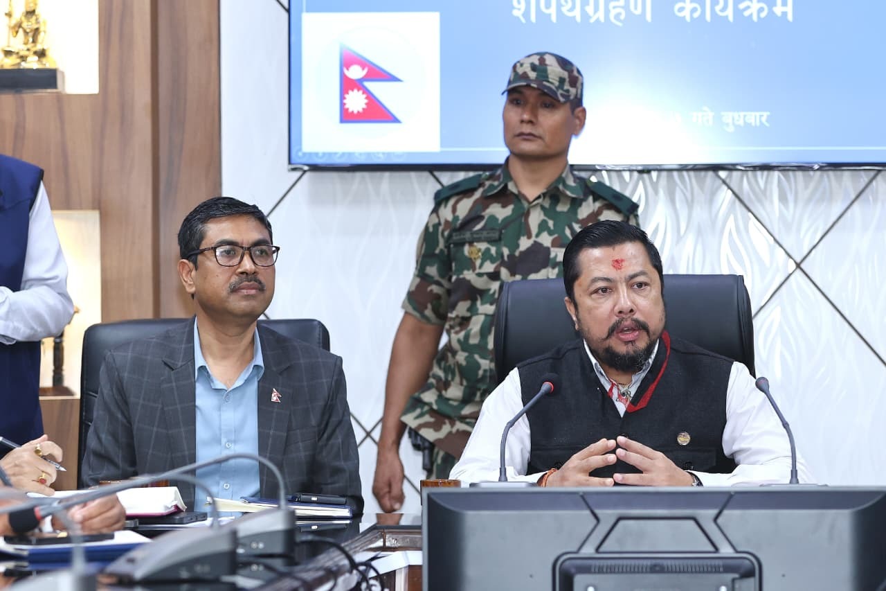 विद्युत प्राधिकरणका नवनियुक्त कार्यकारी निर्देशक श्रेष्ठद्वारा पद तथा गोपनियताको सपथ 1