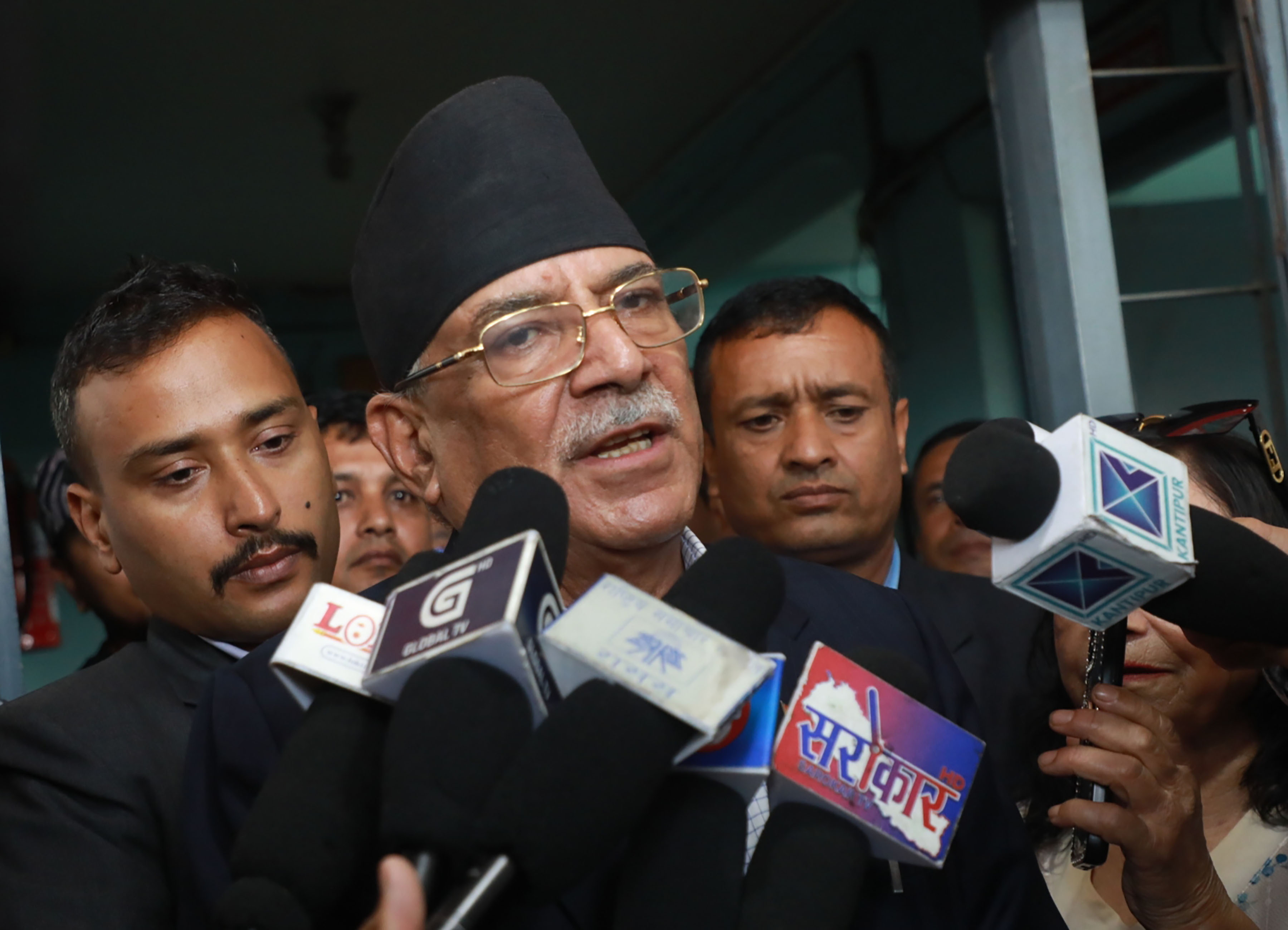 बाढीपहिरो उद्धारमा हाम्रा कार्यकर्ता नै सबैभन्दा बढी खटिए, वाईसीएललाई समातेर जनता रोए : प्रचण्ड 1