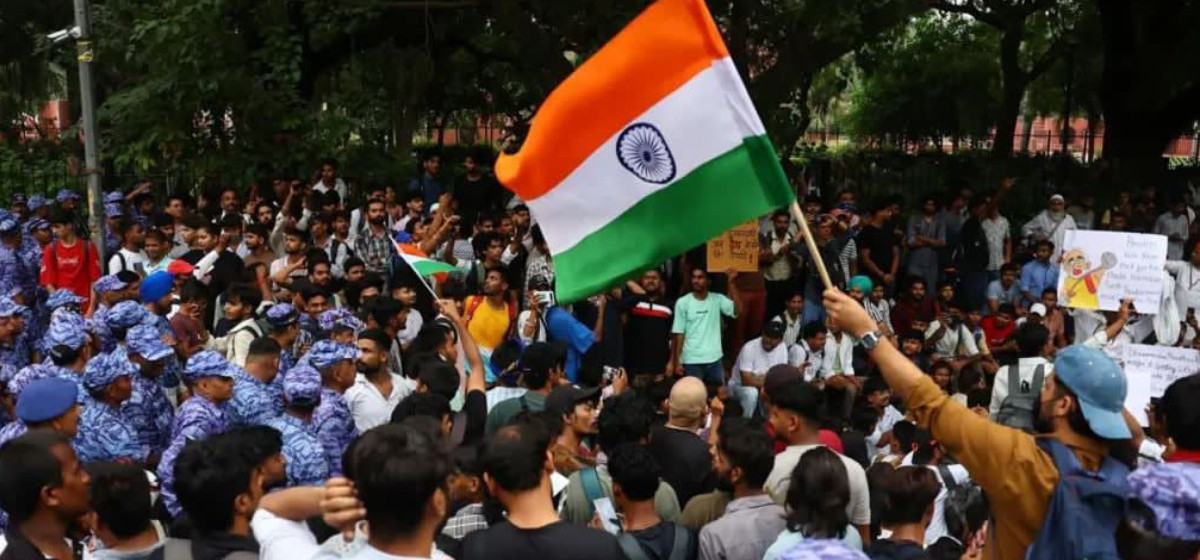 मुम्बईमा कक्रोच जनता पार्टीको विरोध प्रदर्शन : दिल्लीमा ११ मेट्रो स्टेशन बन्द 1