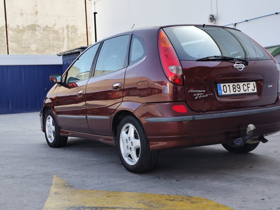 Nissan Almera Tino