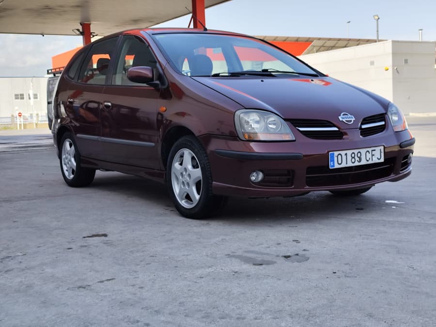 Nissan Almera Tino