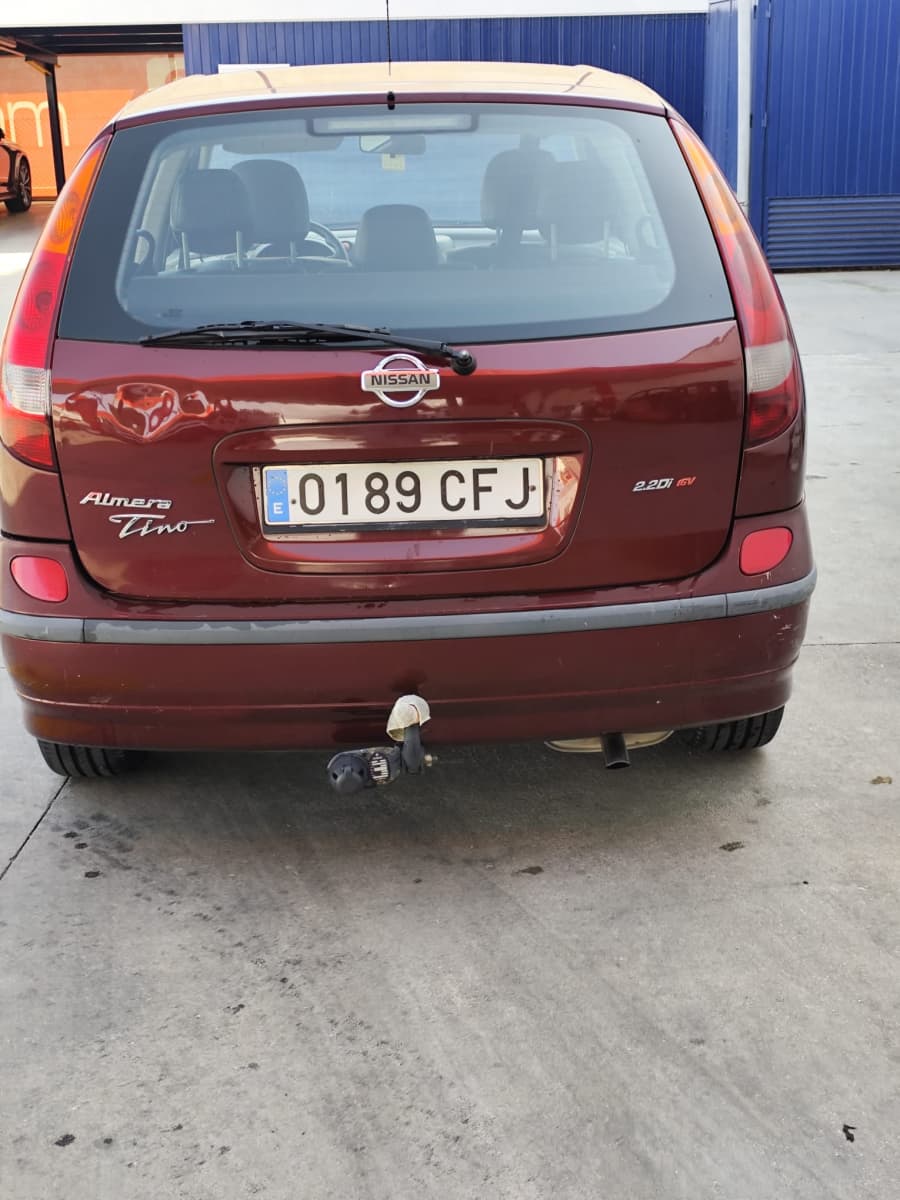 Nissan Almera Tino