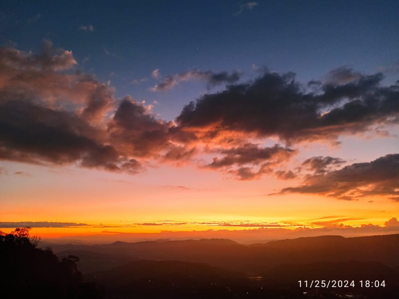 Atardecer sobre el territorio