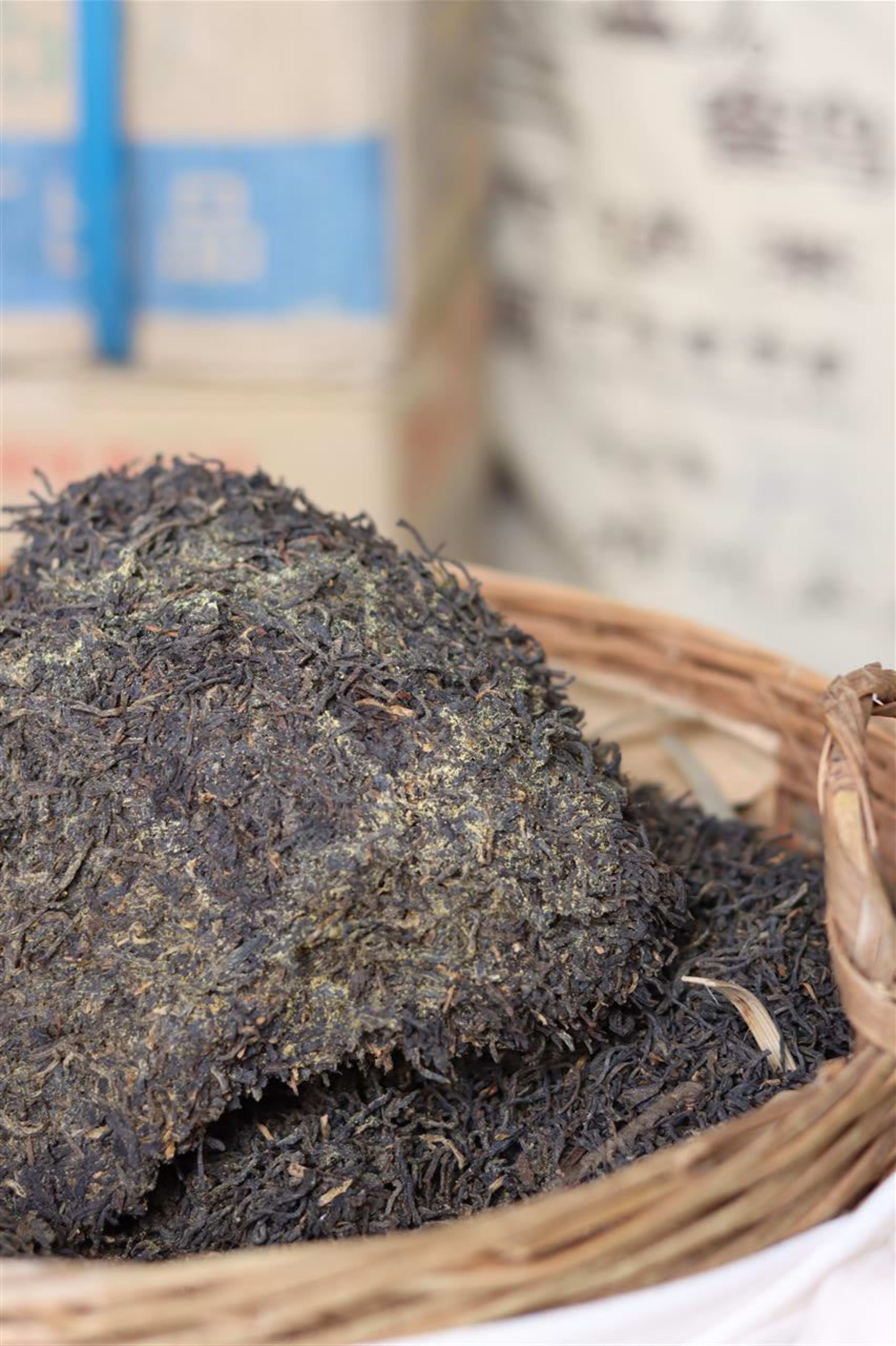 2020 Three Cranes "Golden Flowers 85022" Liu Bao Tea