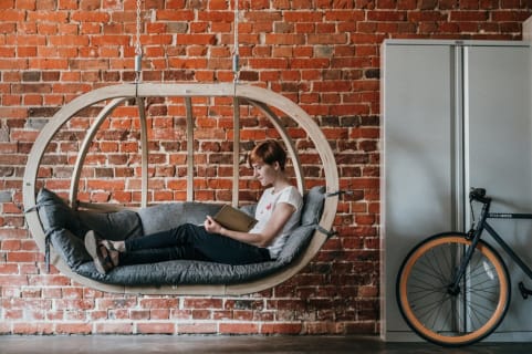 How does teal space enhance the creativity and productivity of self-managing teams?