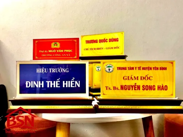 Bảng tên chức danh đẹp sang trọng uy tín bền chắc phù hợp nhiều không gian