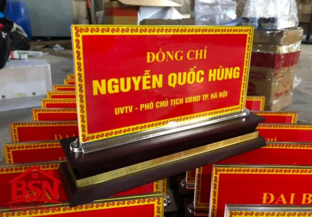 Bảng tên chức danh Mica đẹp hiện đại giá rẻ bền chắc thi công nhanh cho doanh nghiệp