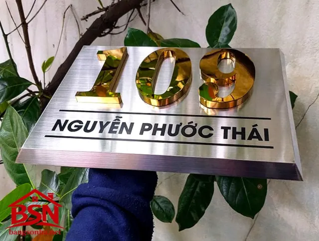 Bảng số nhà chữ nổi sang trọng cho không gian ngoại thất