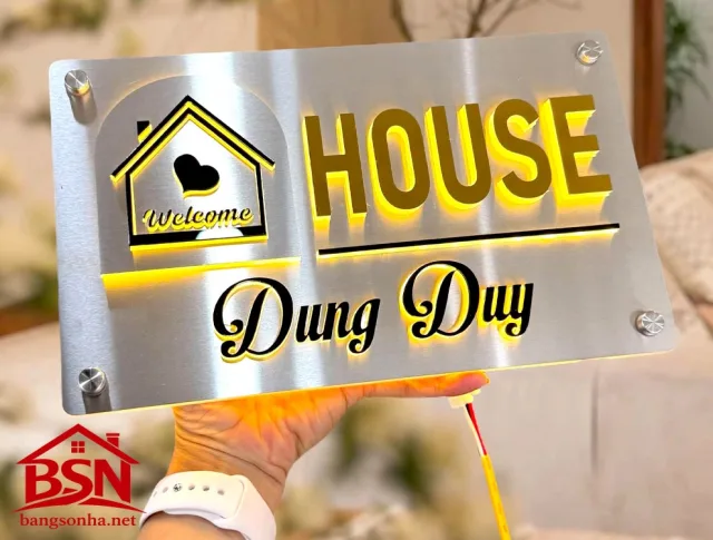 bảng số nhà hình ngôi nhà đẹp sang trọng cho mặt tiền hiện đại