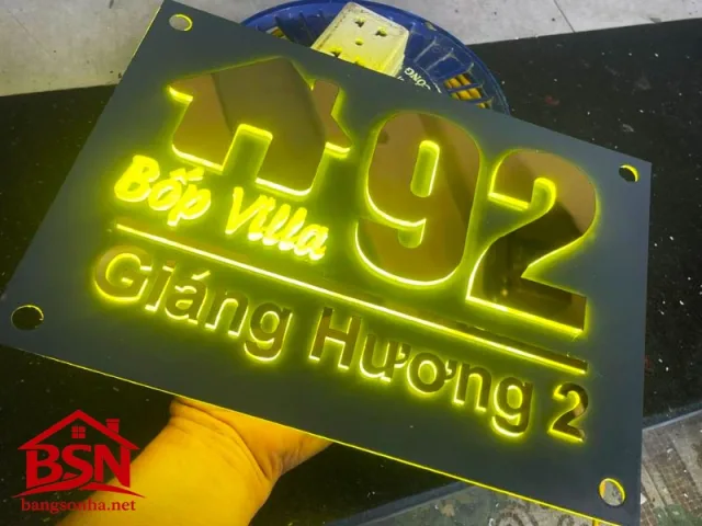 bảng số nhà inox có đèn hiện đại thi công nhanh cho nhà sang trọng