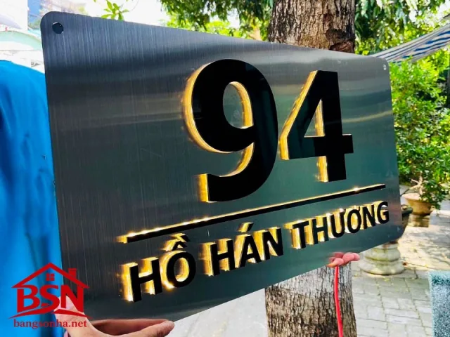 bảng số nhà inox có đèn đẹp sang trọng giúp mặt tiền nổi bật