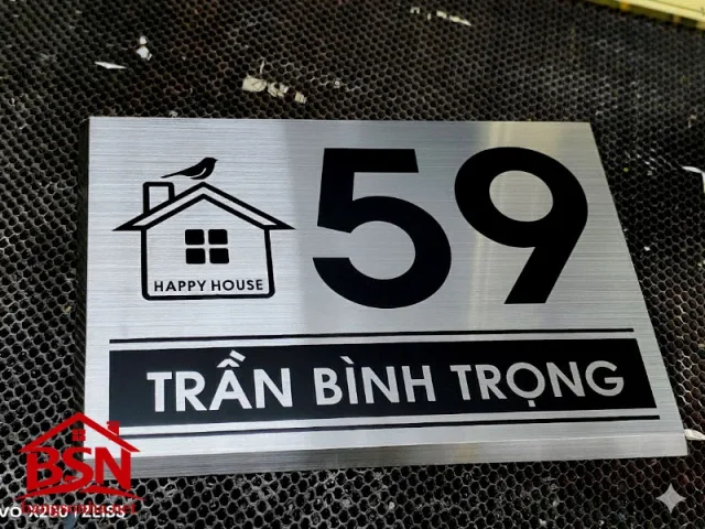 Bảng số nhà inox in UV hiện đại đẹp mắt cho mặt tiền nhỏ