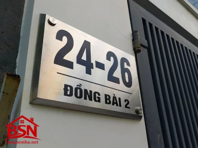 Bảng số nhà inox in UV sang trọng đẹp cho không gian ngoài trời