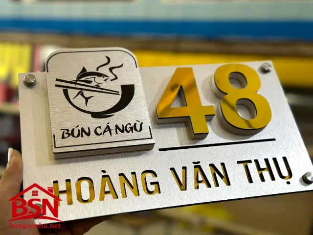 bảng số nhà alu bạc trắng thiết kế tinh tế và bền màu