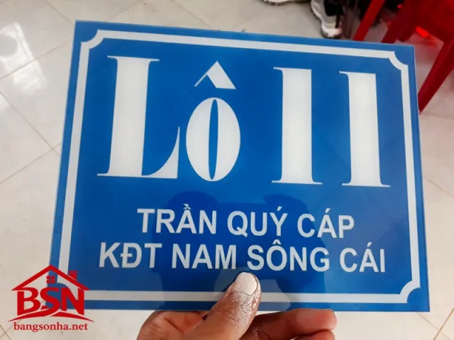 Bảng Số Nhà Mica In UV uy tín bền màu cho homestay