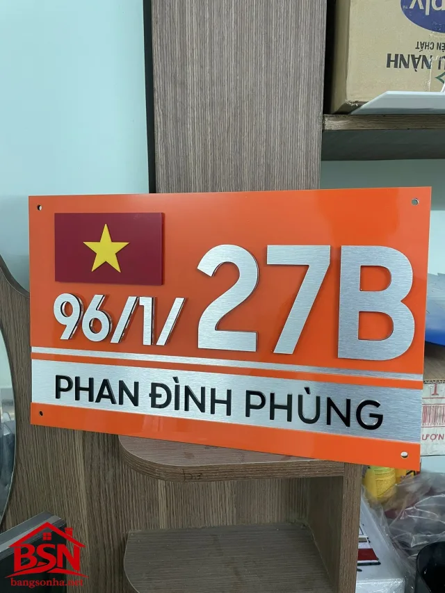 Bảng số nhà alu chữ nổi nền cam chữ bạc có lá cờ Việt Nam Mẫu 2