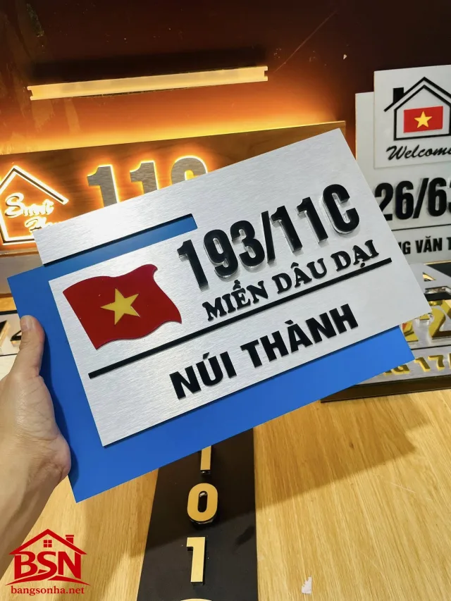 Bảng số nhà alu xanh dương chữ nổi mica đen