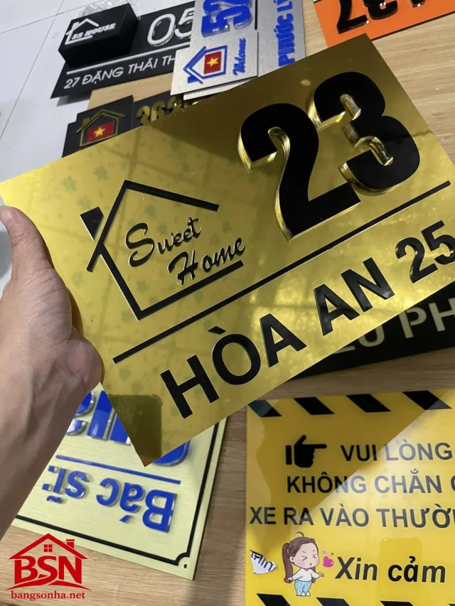 Bảng số nhà alu vàng gương phong cách sang trọng hiện đại