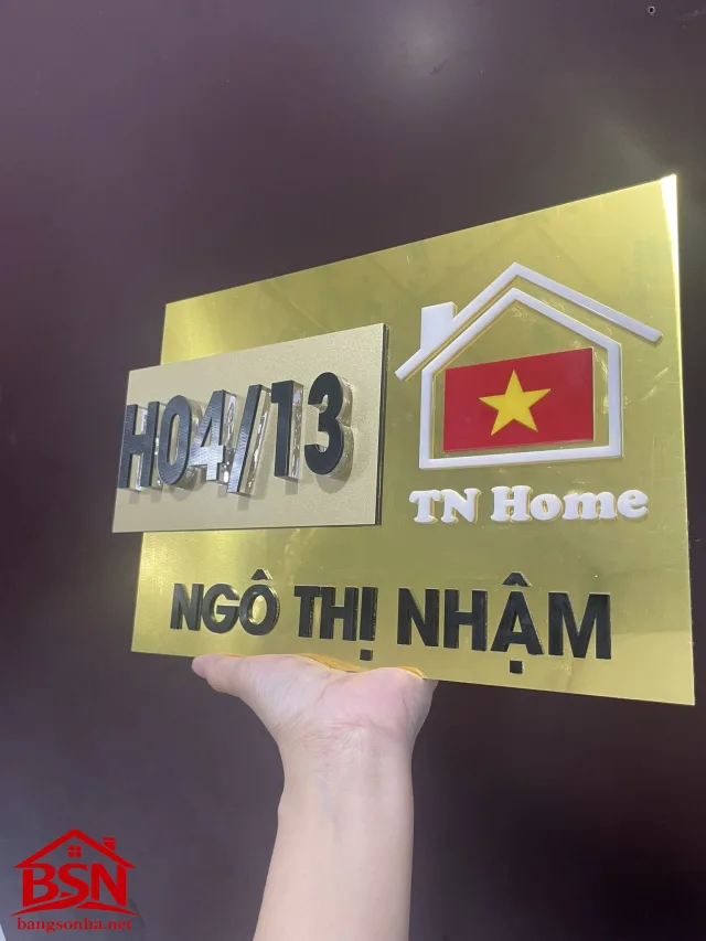 Bảng số nhà alu vàng gương TN Home chữ nổi đen
