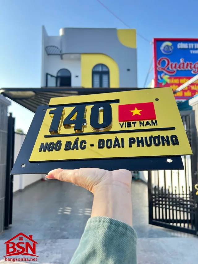 Bảng số nhà alu chữ nổi mica đen cao cấp