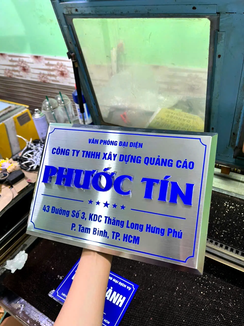 Bảng tên công ty thiết kế nổi bật, chuyên nghiệp