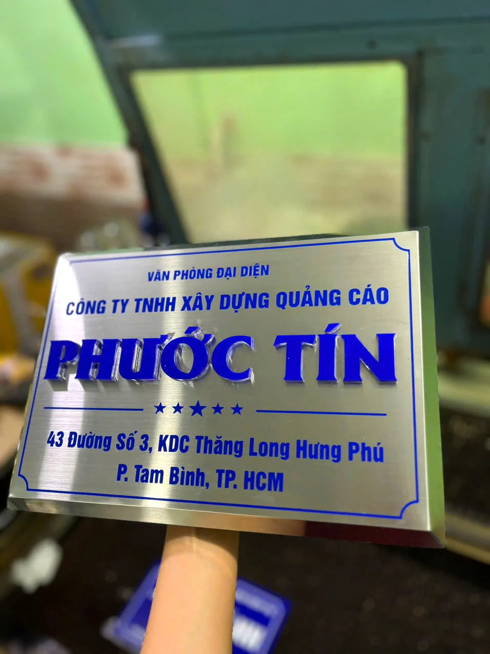 Mẫu bảng tên công ty chữ nổi đẹp và bền chắc