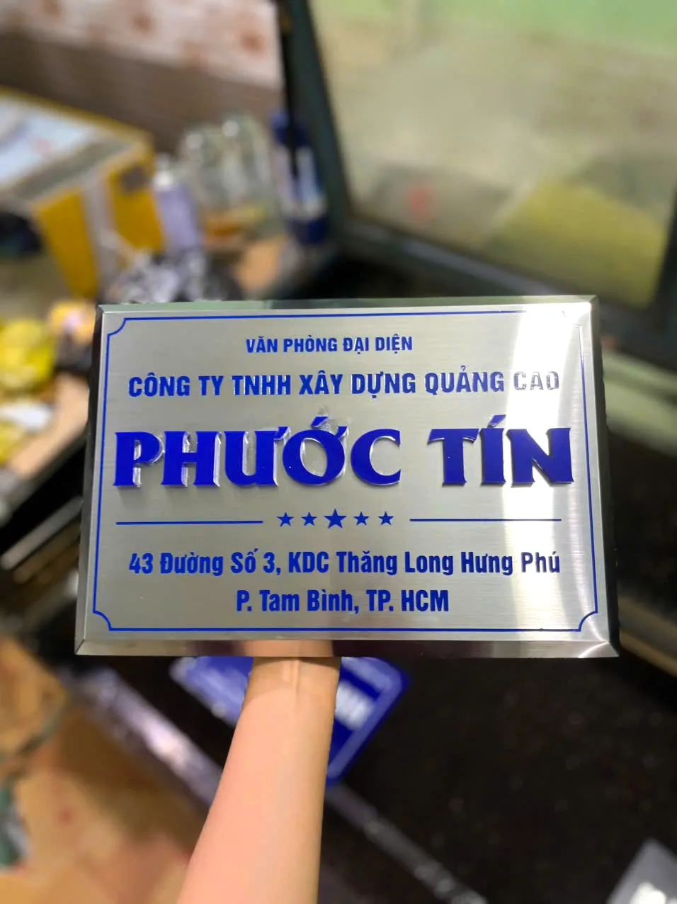 Bảng tên công ty phù hợp văn phòng và showroom