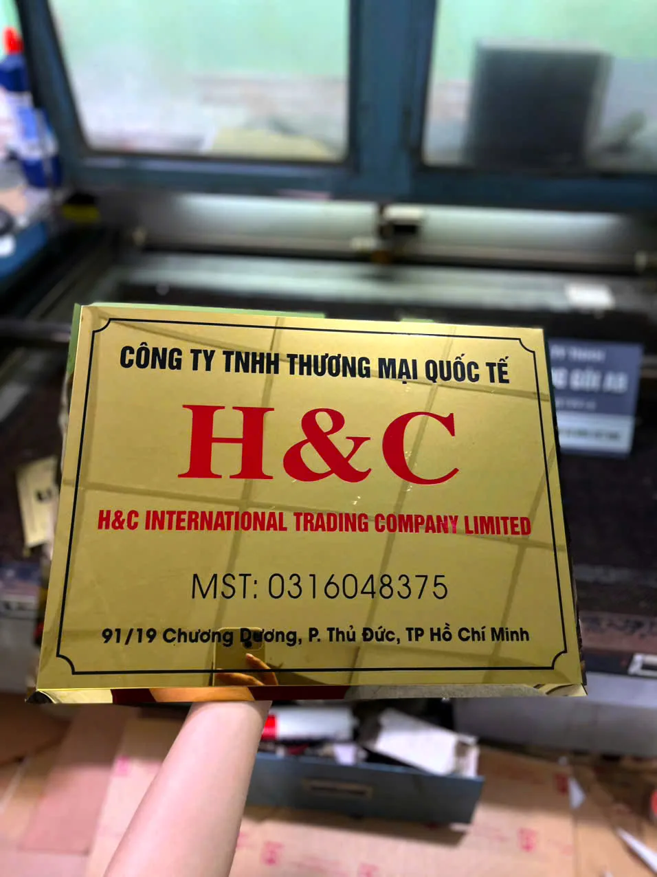 Biển Tên Công Ty Inox Dập Nổi, Ăn Mòn logo nổi bật, thiết kế chuyên nghiệp