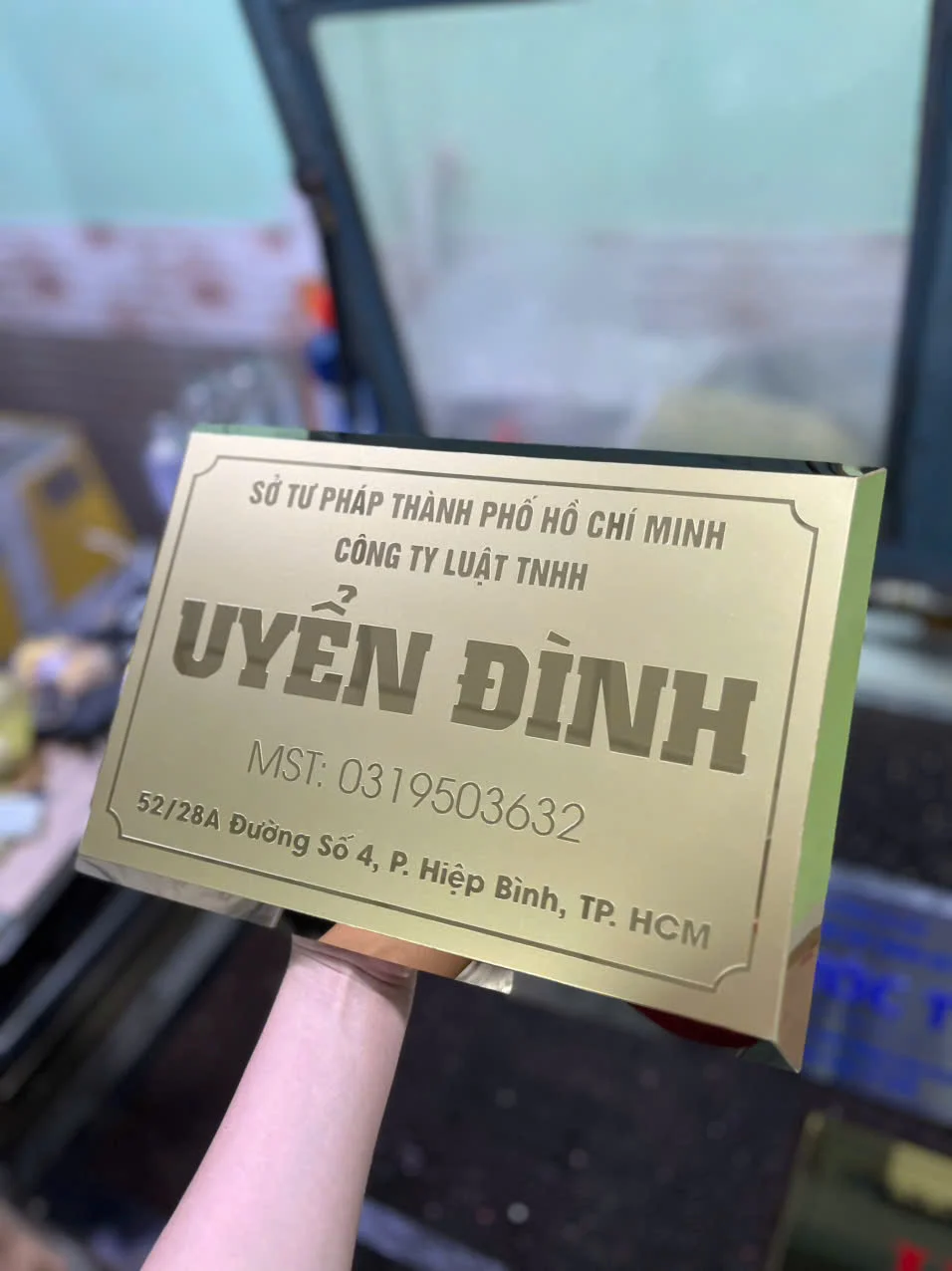 Biển Tên Công Ty Inox Dập Nổi, Ăn Mòn sang trọng cho văn phòng doanh nghiệp