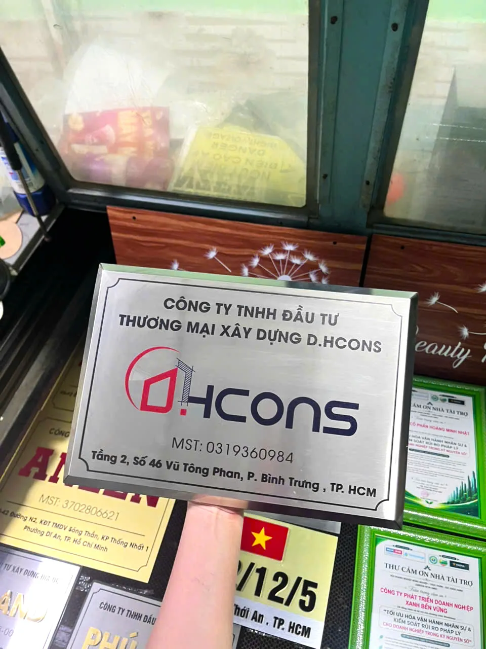 Biển Tên Công Ty Inox Dập Nổi, Ăn Mòn cao cấp, chống gỉ và dễ vệ sinh