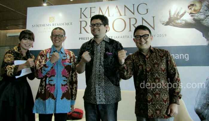 Didik Nini Thowok, Ananda Sukarlan, Julius Warouw usai acara foto bersama. (foto: Karmila)