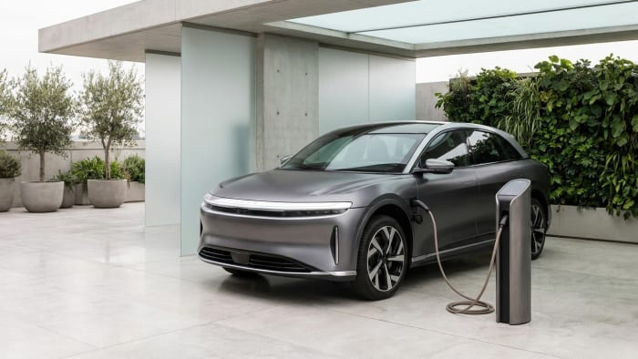 Carros híbridos y eléctricos en Colombia: beneficios tributarios que debes conocer
