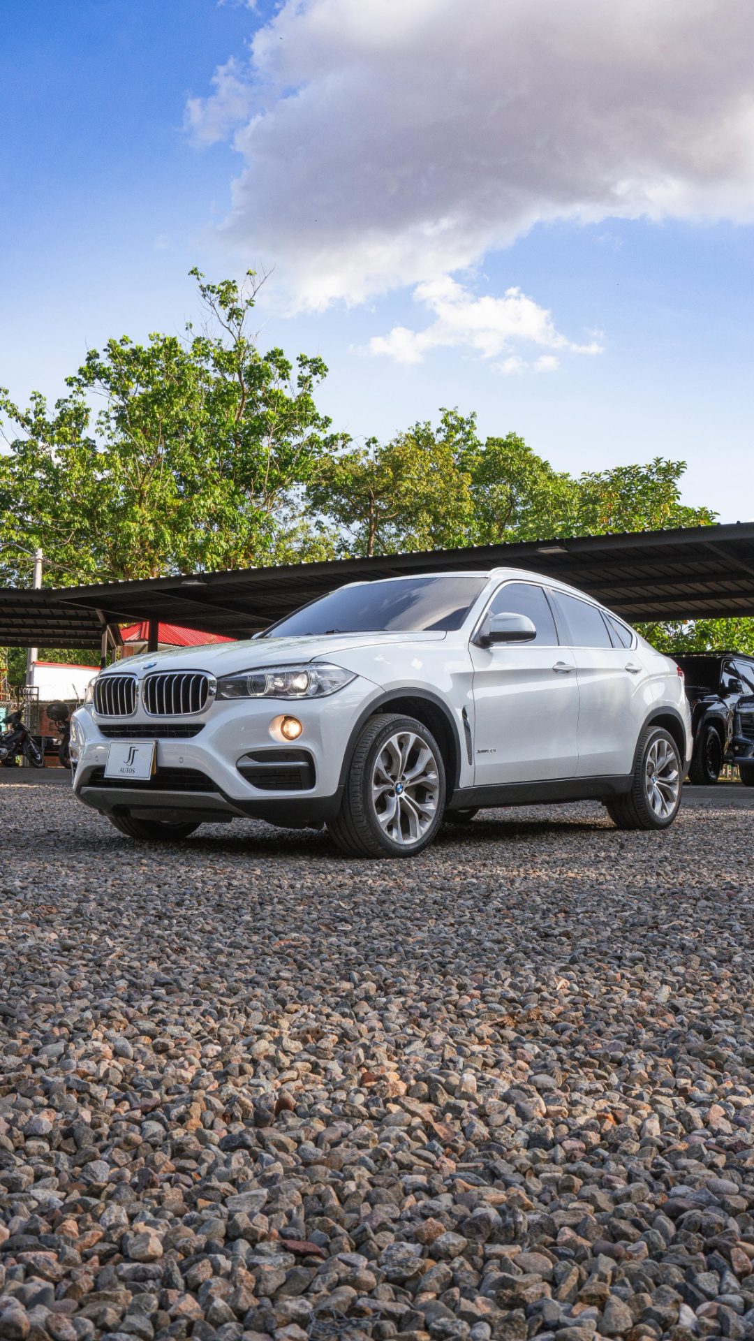 BMW X6 50i 2017 — 450 HP