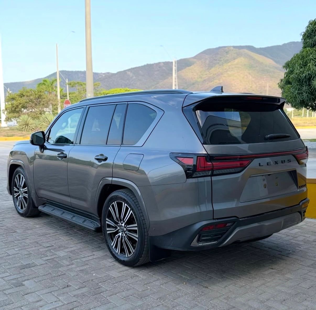 LEXUS LX 700h 2026-0km - foto 5