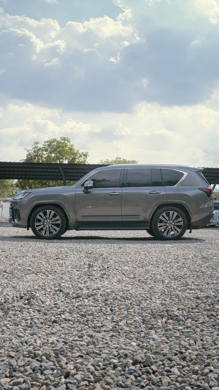 LEXUS LX 700h LUXURY 2026 - foto 13
