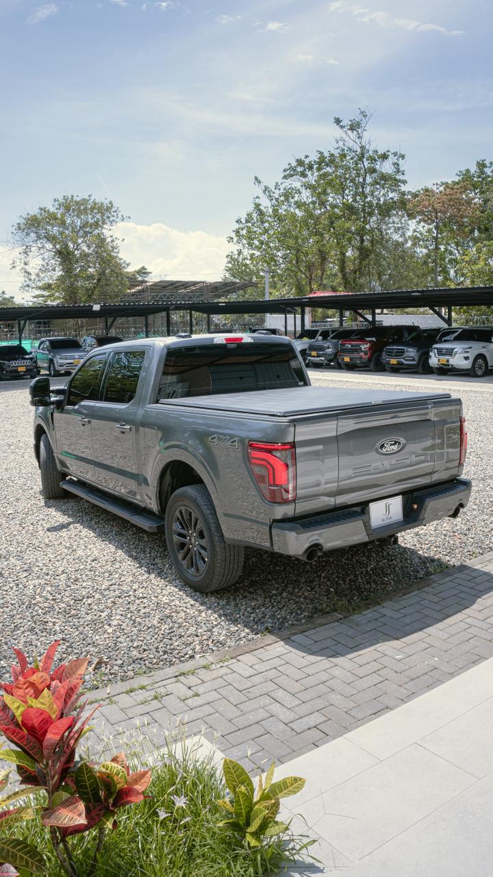 FORD F-150 LARIAT V6 3.5 HÍBRIDA 2025 - foto 2