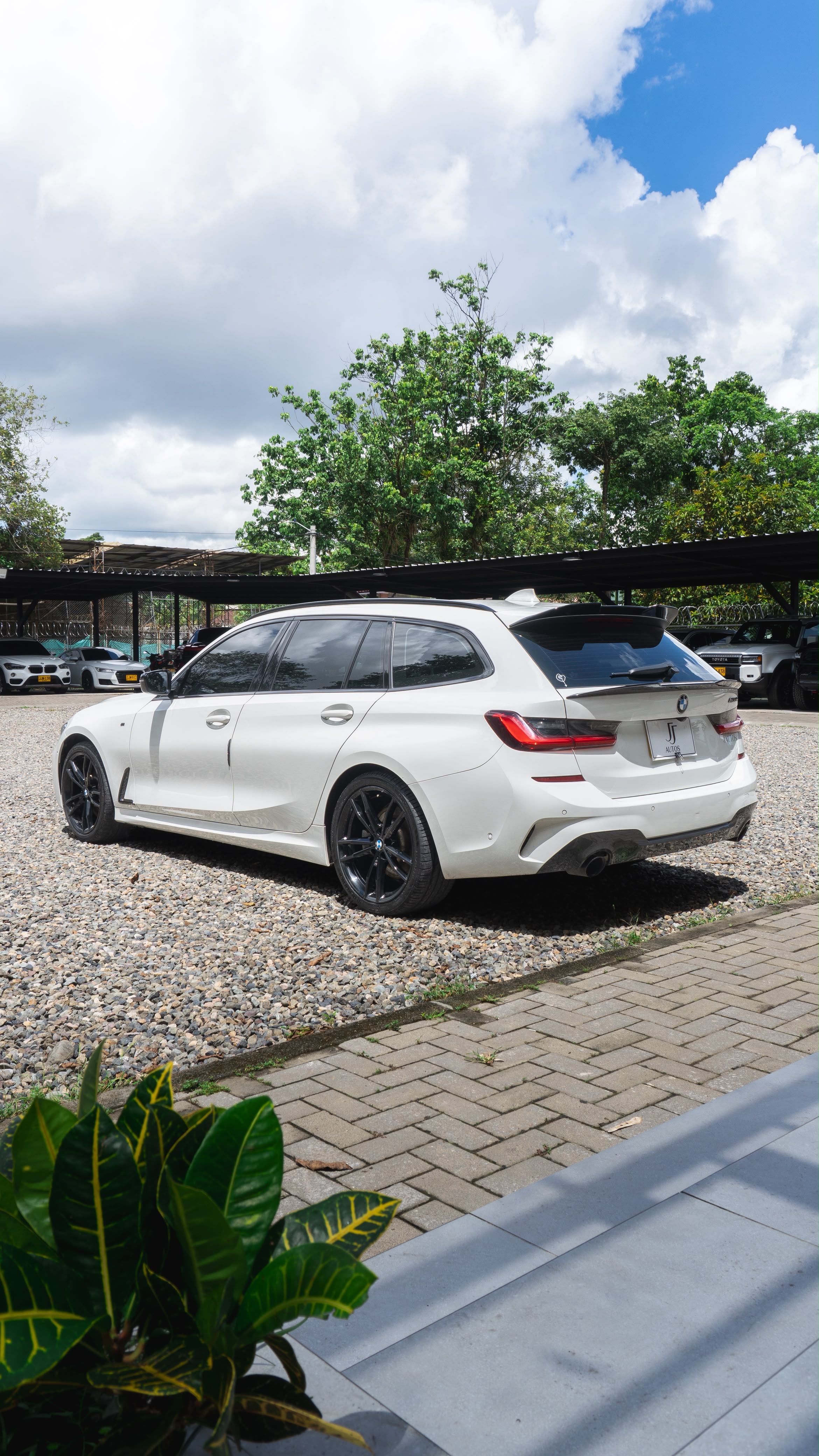 BMW 330i TOURING EDICIÓN M - foto 4
