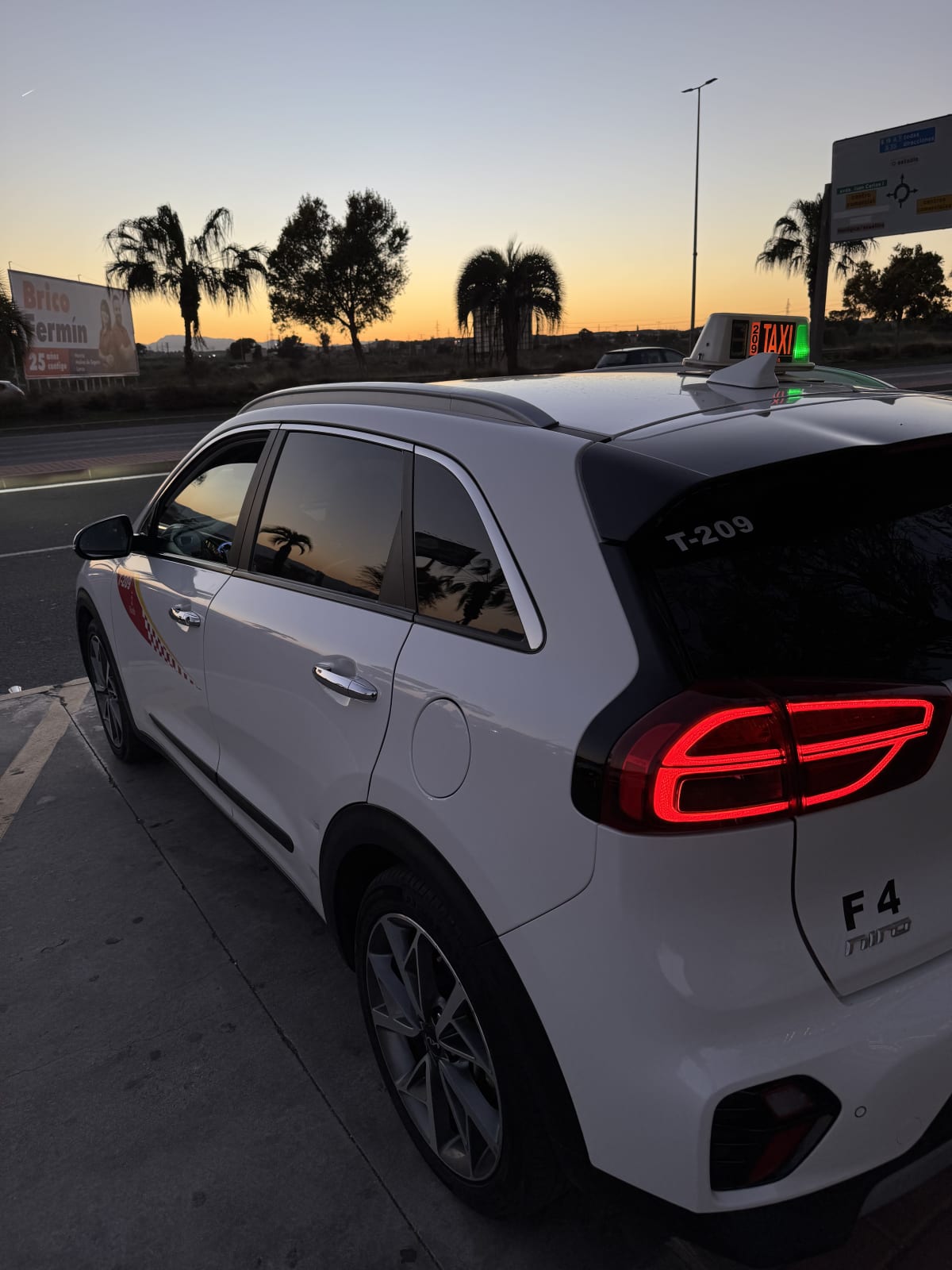 Taxi Lorente Murcia - Exterior luces traseras