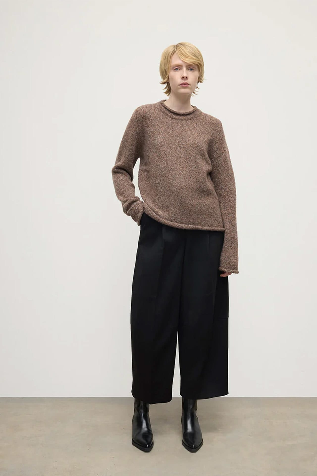 Johnstons of Elgin brushed round neck sweater cashmere/silk