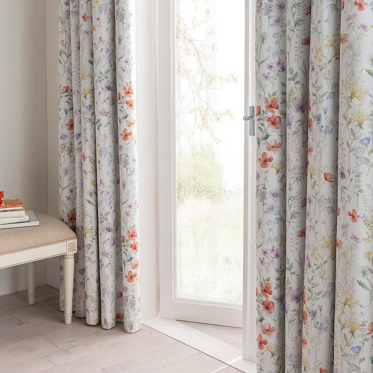 Natural Geometric Curtains