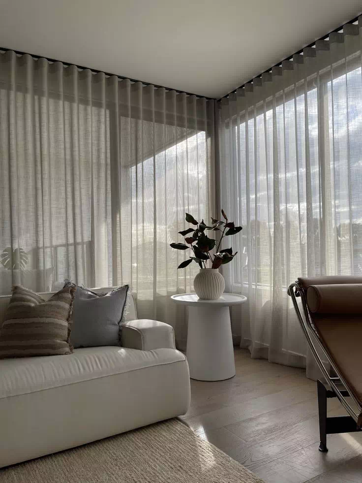 Motorised curtains