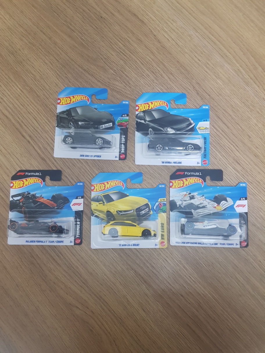 Hot wheels formula mclaren,formula visa redbull,audi r8 spyder,audi rs6 avant,honda prelude