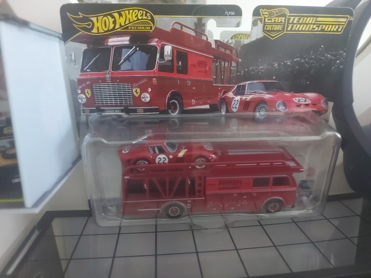 Hot wheels ferrari team transport - 1