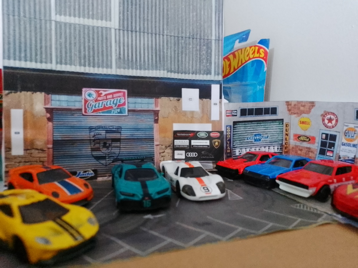 Eski ve kapalı hot wheelslar arıyorum varsa dm veya yorum atın 
