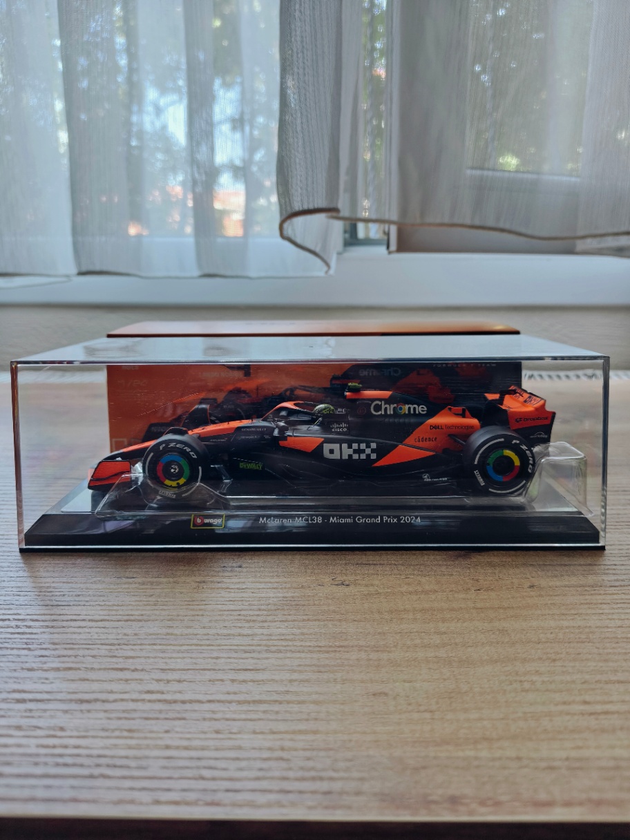 BBURAGO F1 1:24 MC LAREN - 1