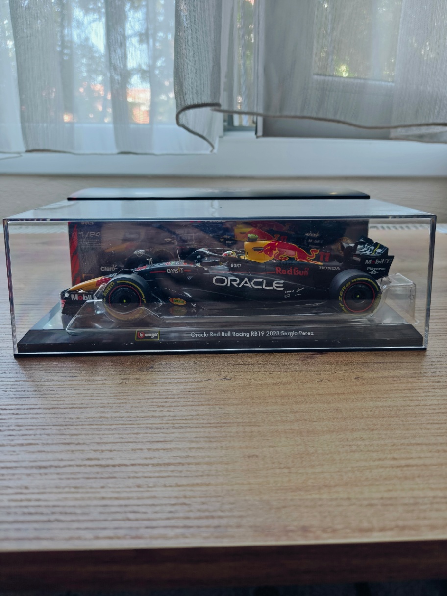 BBURAGO 1:24 RB 19  - 1