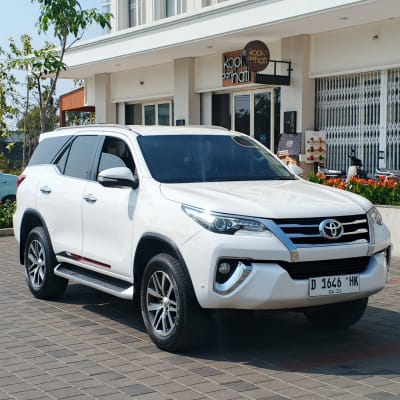 Toyota Fortuner VRZ 2.4 Matic Diesel 2016 White - DP 15 Juta - Bandung