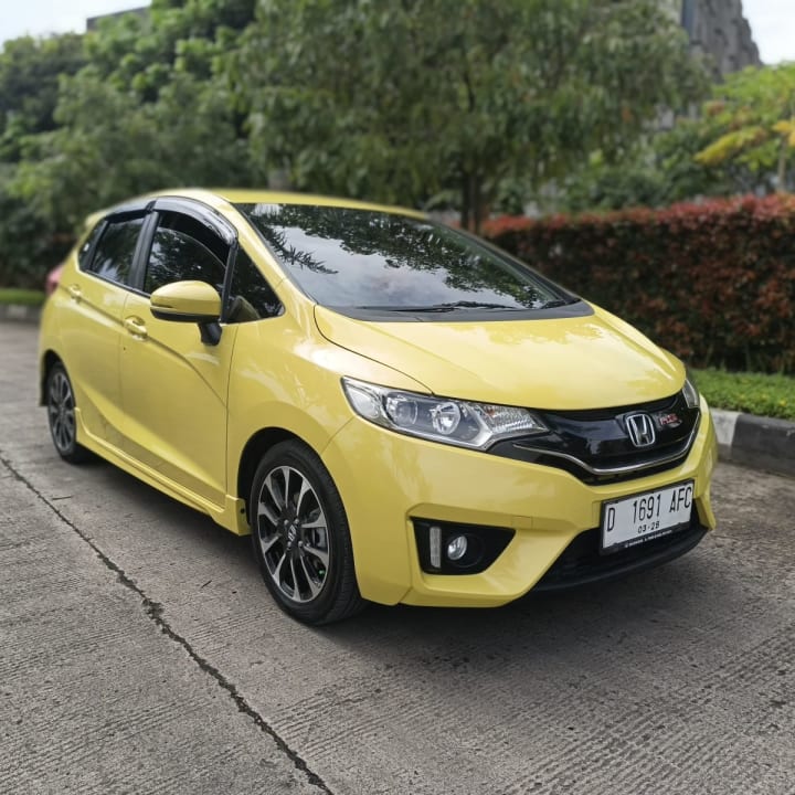 Honda New Jazz RS Matic 2017 Yellow - DP 7 Juta - Bandung