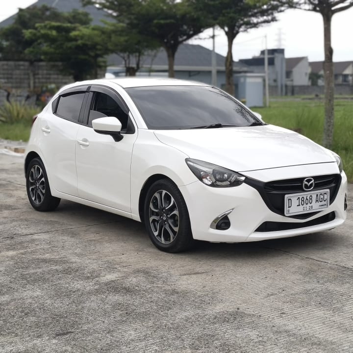 Mazda 2 R Skyactiv Matic 2017 - DP 8 Juta - Bandung